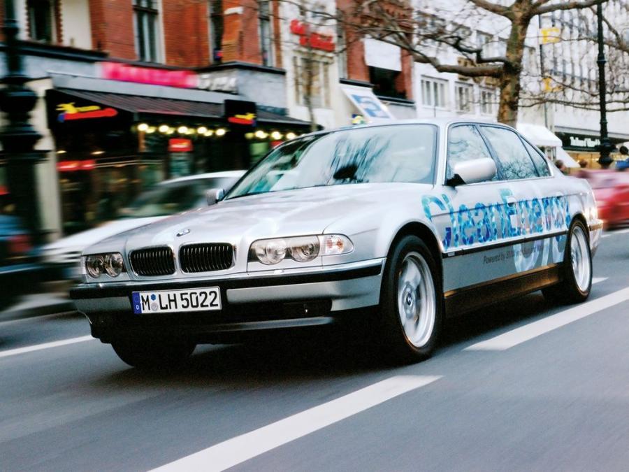  BMW 750hL CleanEnergy Concept 2000 года  (фото 5 из 16)